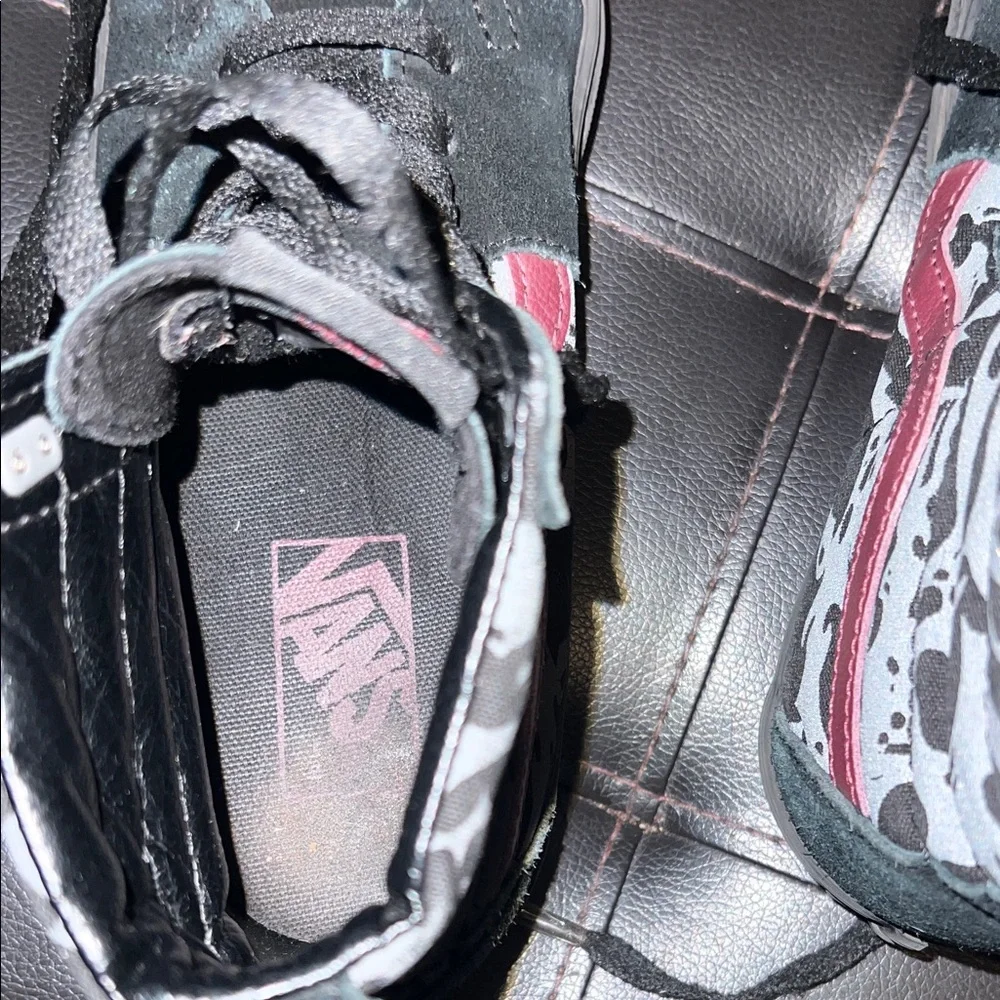 Vans High-Top Sneakers in Black with Burgundy Stripe - Picture 4 of 7